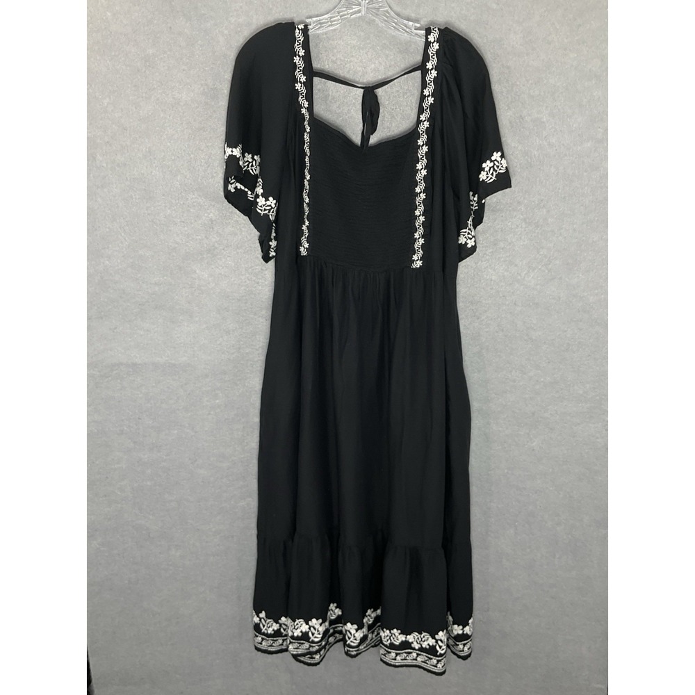 Old Navy Dress Womens XXL Black Floral Embroidered Smocked Pockets Tie Back Midi